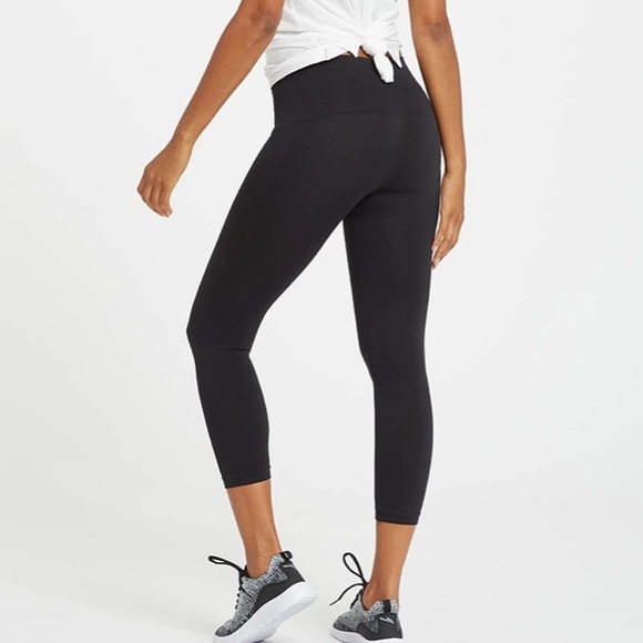 SPANX Look at Me Now Seamless Cropped Leggings-Very Black - Picture 2 of 9